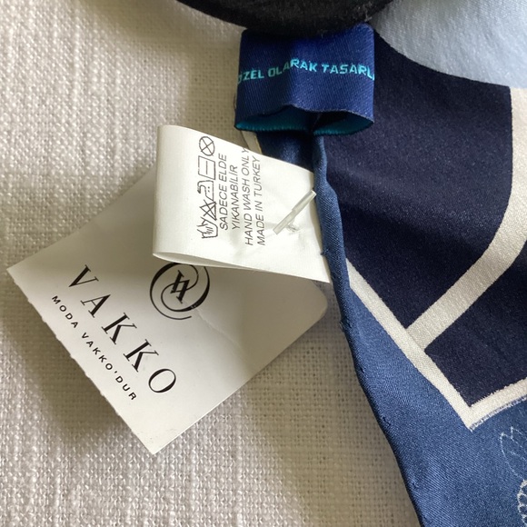 VAKKO Silk Scarf Blue Metallic Threads Istanbul Technical University Geometric - Picture 3 of 16